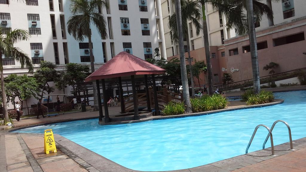 California Garden Square Manila