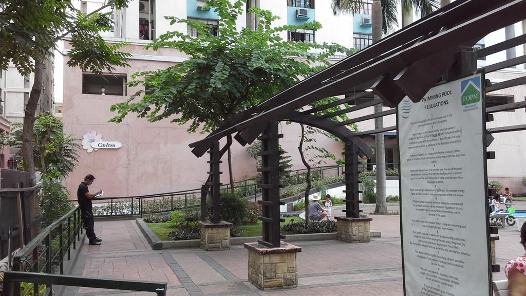 California Garden Square * Manila